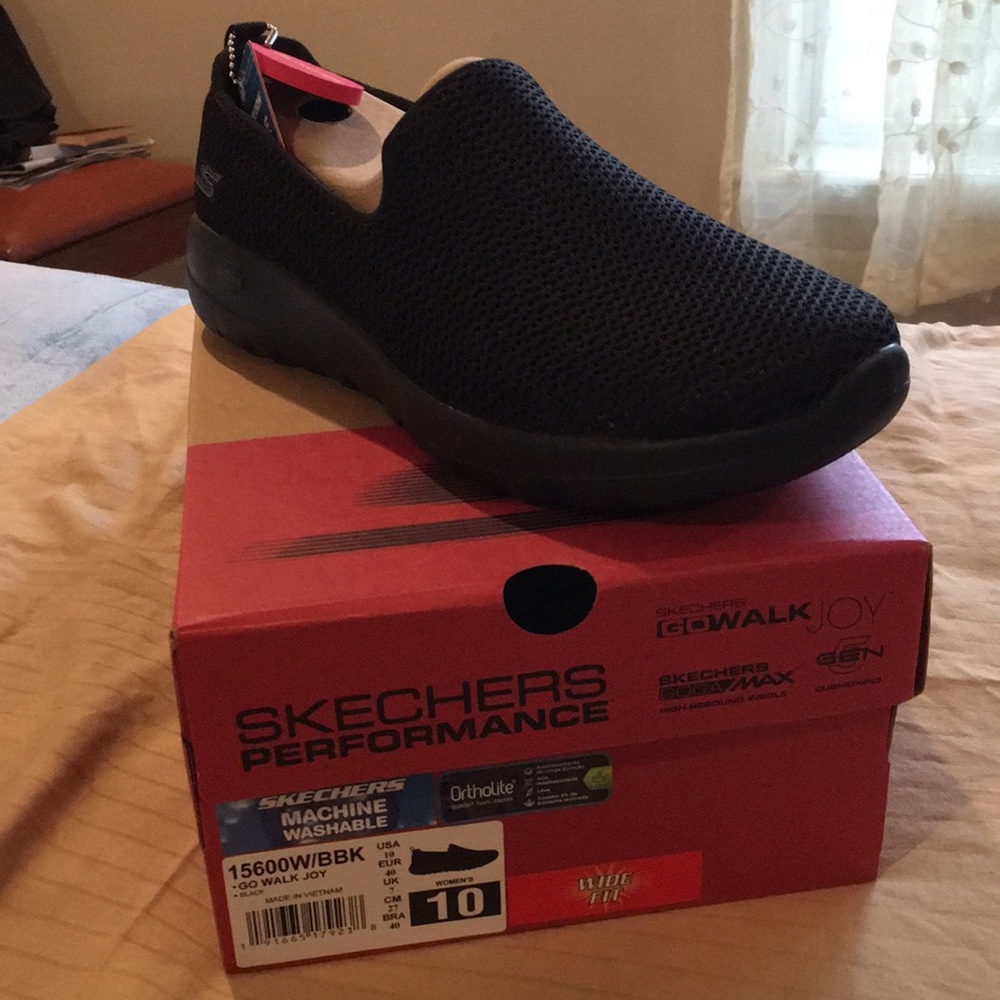 COPY - Sketchers go walk Joy. New in box